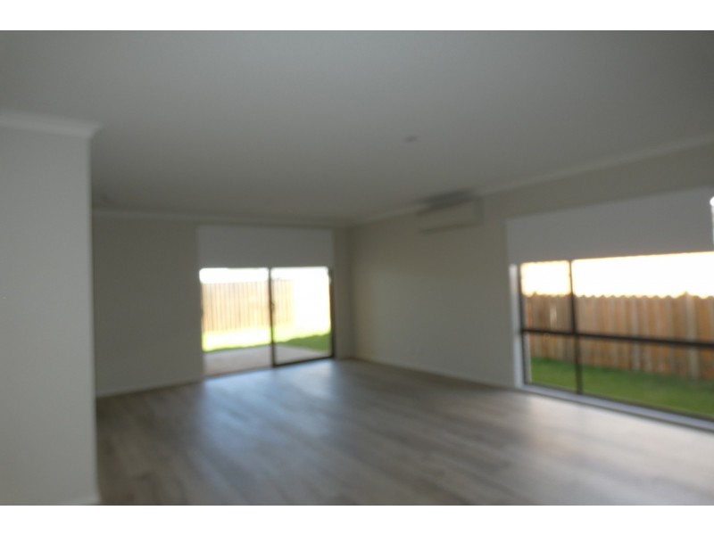 12 Lindeman Circuit, Pimpama QLD 4209