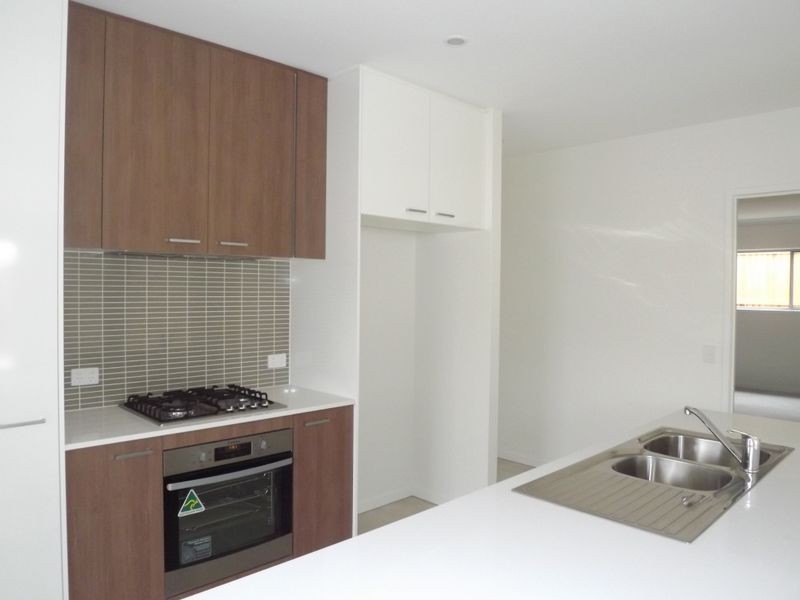 12 Hoop Pine Circuit, Coomera QLD 4209