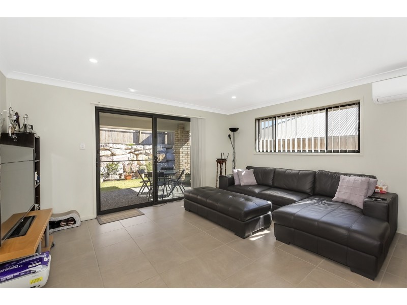 12 Hazel Street, Pimpama QLD 4209