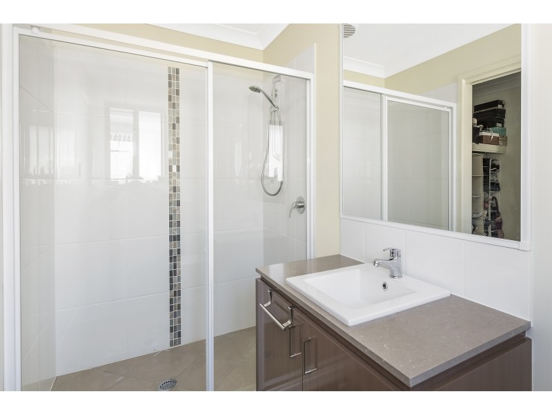 12 Hazel Street, Pimpama QLD 4209