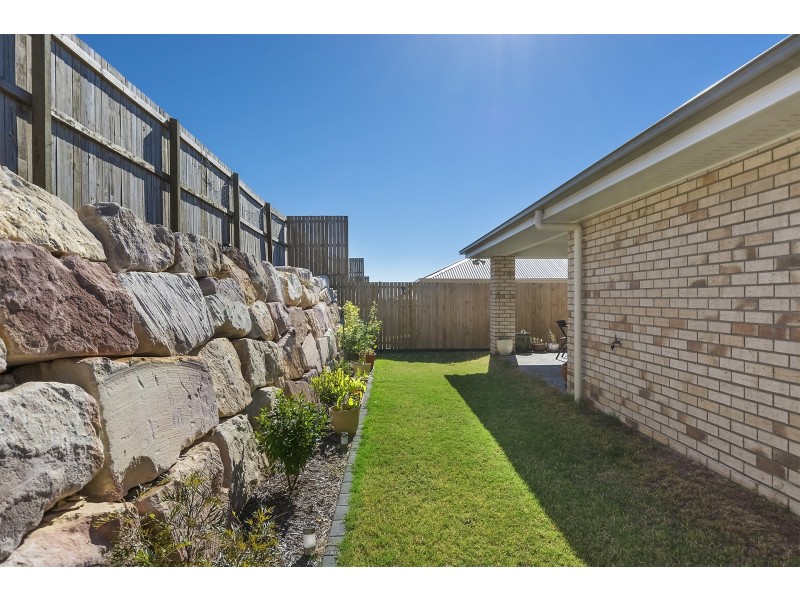 12 Hazel Street, Pimpama QLD 4209