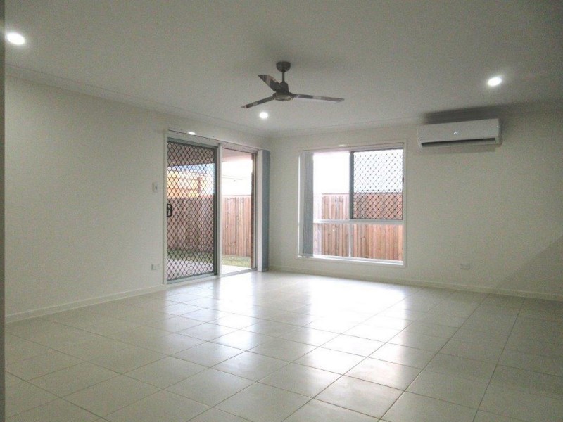 14 Milbrook Crescent, Pimpama QLD 4209