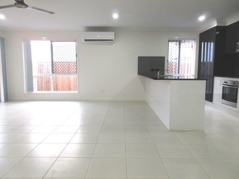 14 Milbrook Crescent, Pimpama QLD 4209