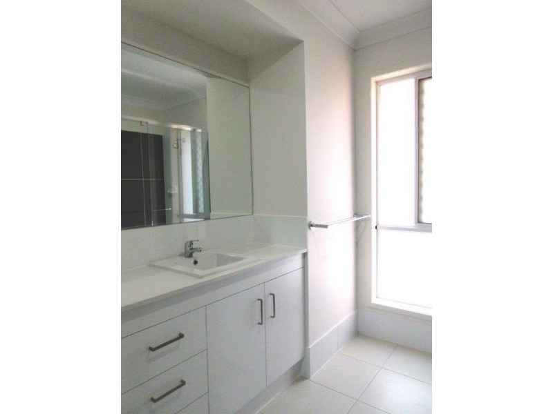 14 Milbrook Crescent, Pimpama QLD 4209