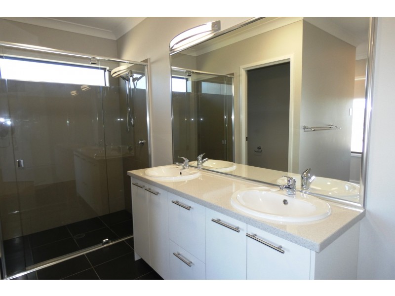 2 Wingham Lane, Upper Coomera QLD 4209