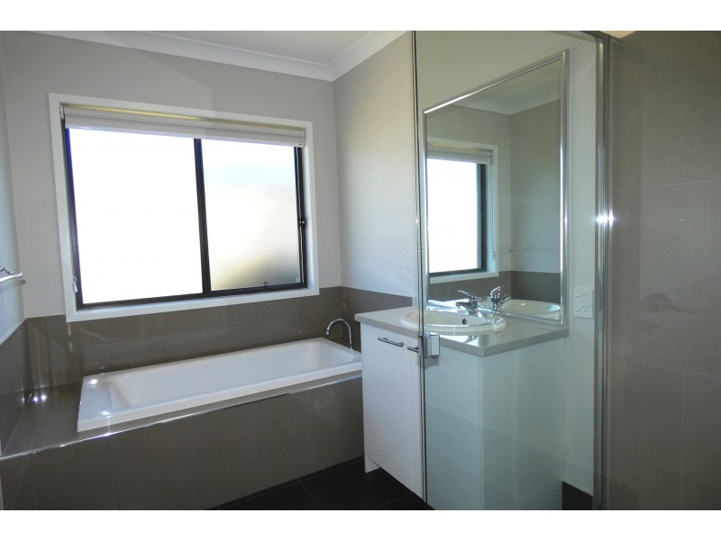 2 Wingham Lane, Upper Coomera QLD 4209