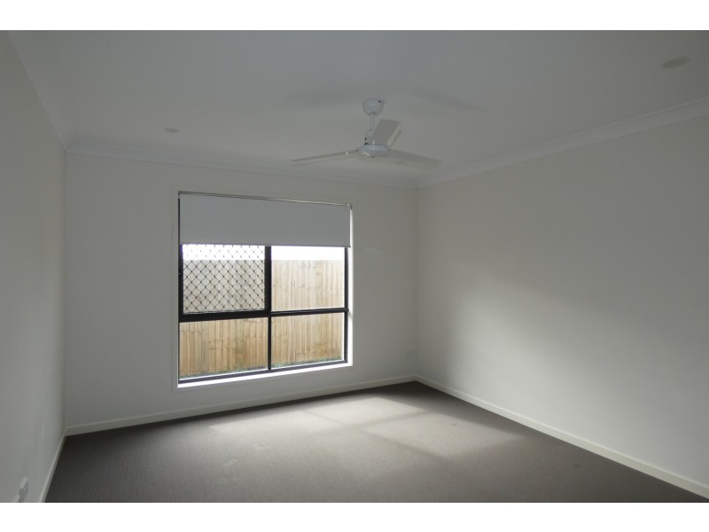 12 Ferngrove Street, Pimpama QLD 4209