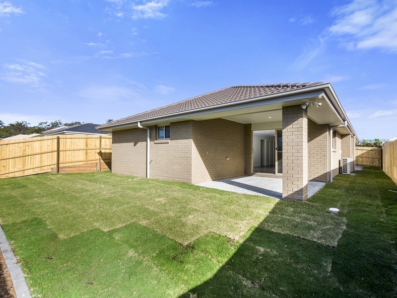 8 Maurie Pears Crescent, Pimpama QLD 4209