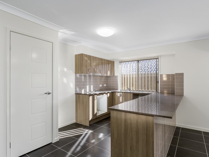 8 Maurie Pears Crescent, Pimpama QLD 4209