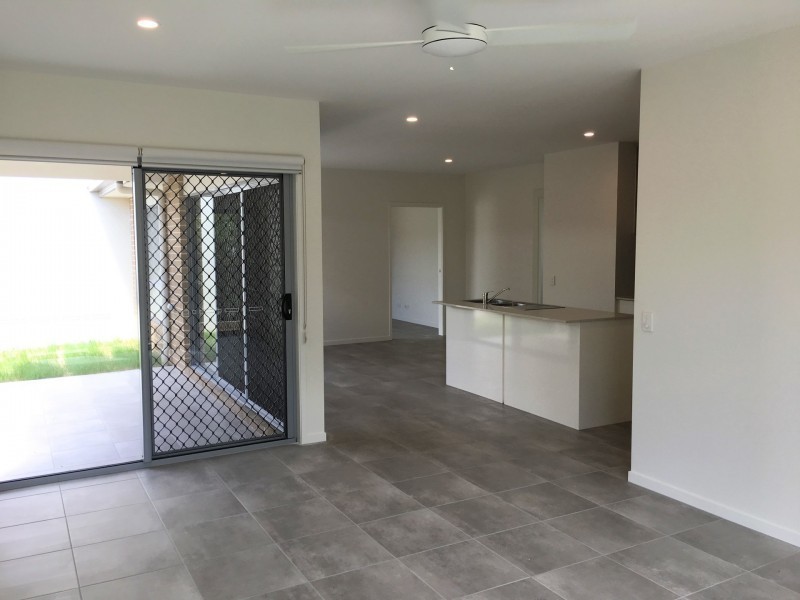 16 Crinum Circuit, Coomera QLD 4209