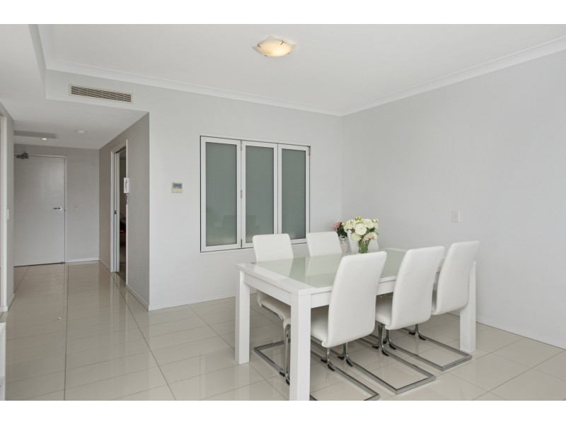 206/3 Compass Drive, Biggera Waters QLD 4216