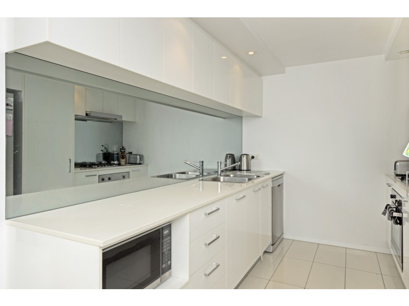 206/3 Compass Drive, Biggera Waters QLD 4216