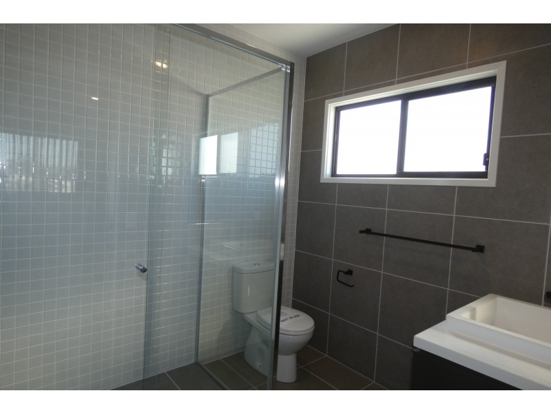 4 Azure Way, Coomera QLD 4209