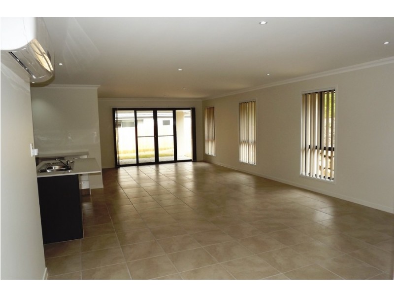 6 Sarah Lane, Upper Coomera QLD 4209