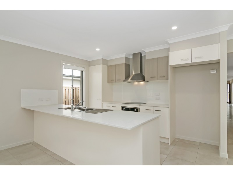 49 Moorinya Circuit, Pimpama QLD 4209