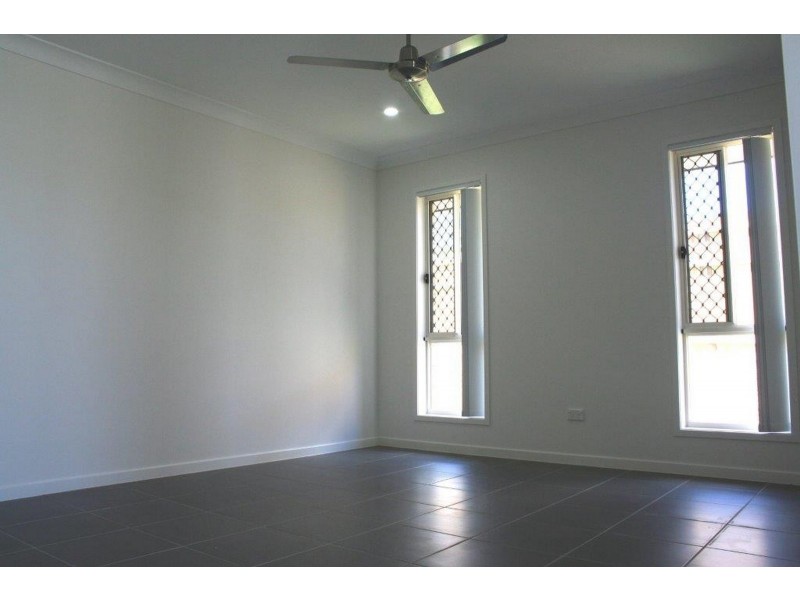 1 Milbrook Crescent, Pimpama QLD 4209