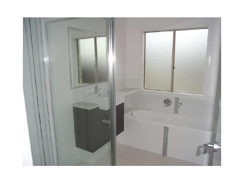 1/50 Bluetail Crescent, Upper Coomera QLD 4209