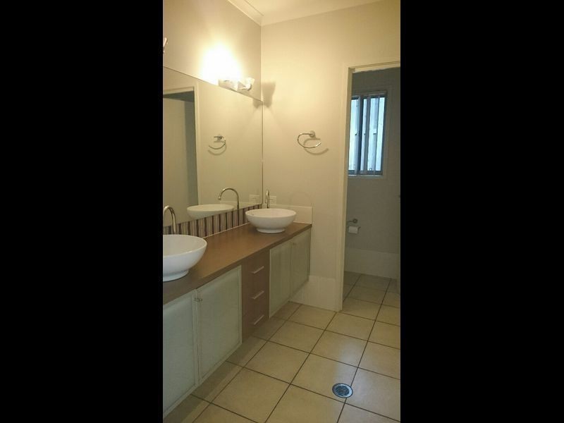 16 Rainlily Crescent, Upper Coomera QLD 4209