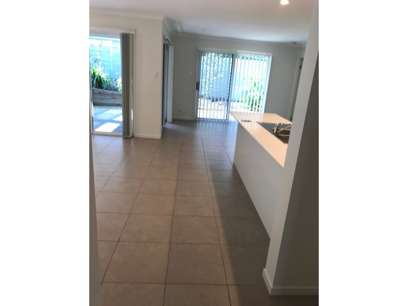 25 Angahook Crescent, Upper Coomera QLD 4209
