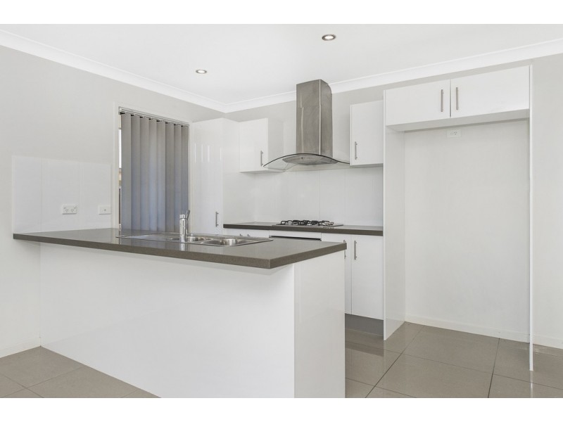 3 Ningaloo Drive, Pimpama QLD 4209