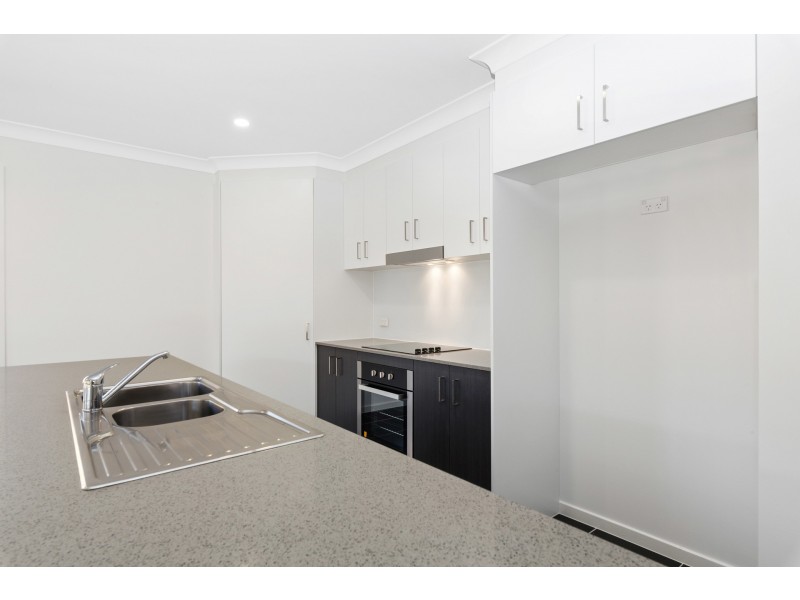 10 Aspect Street, Pimpama QLD 4209