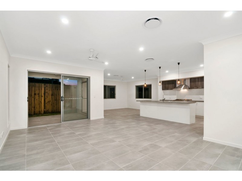 2 Oxenford Place, Oxenford QLD 4210