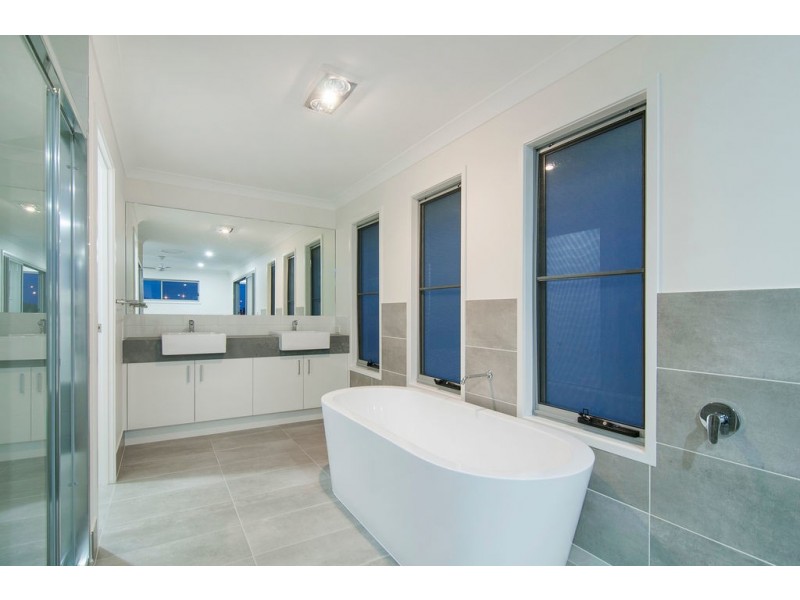 2 Oxenford Place, Oxenford QLD 4210