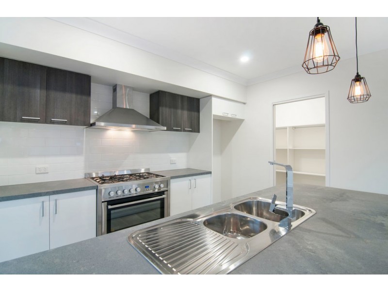 2 Oxenford Place, Oxenford QLD 4210