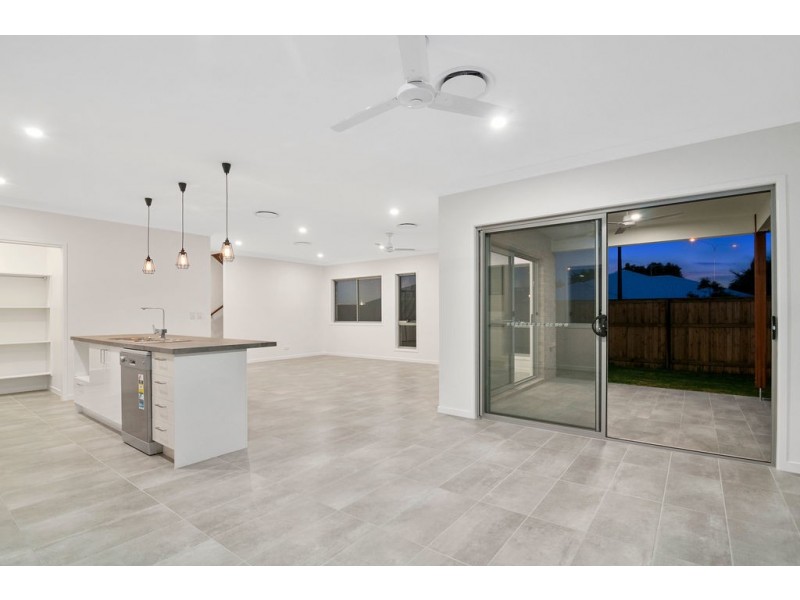 2 Oxenford Place, Oxenford QLD 4210