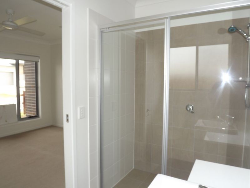 12 Hoop Pine Circuit, Coomera QLD 4209