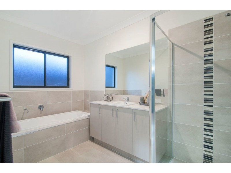 4 Alva Court, Oxenford QLD 4210