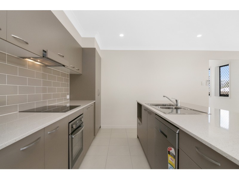 38 Dixon Drive, Pimpama QLD 4209