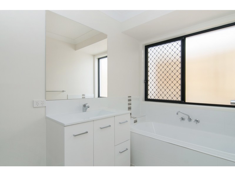 38 Dixon Drive, Pimpama QLD 4209