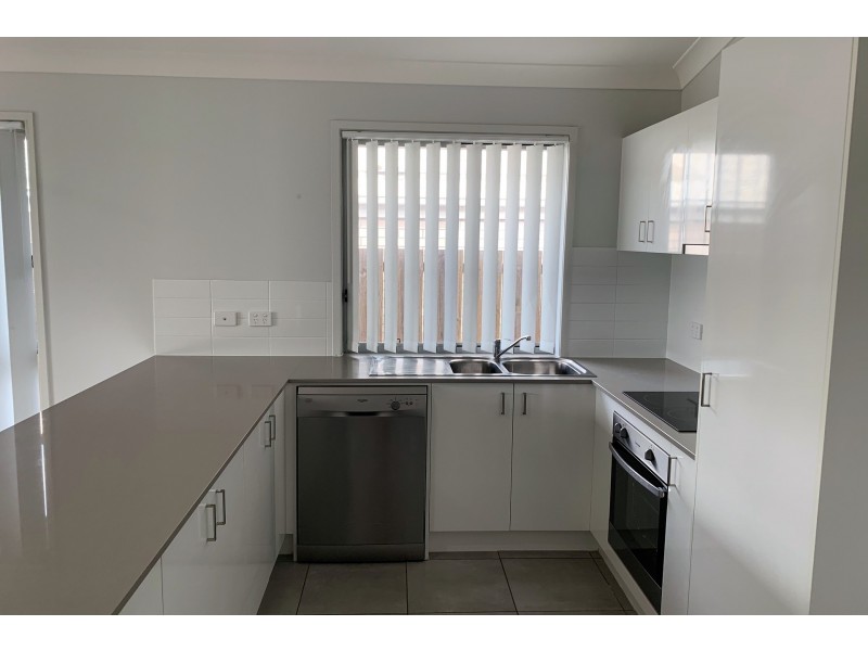 33 Brookfield Street, Pimpama QLD 4209