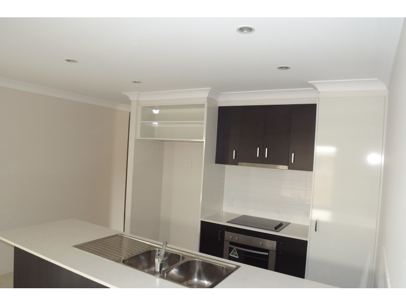 33 Parkvista Circuit, Coomera QLD 4209