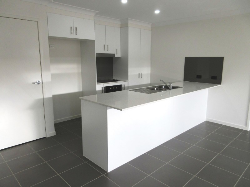 1/64 Milbrook Crescent, Pimpama QLD 4209