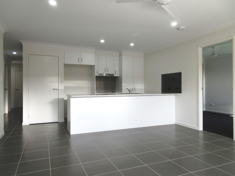 1/64 Milbrook Crescent, Pimpama QLD 4209