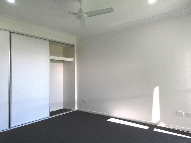 1/64 Milbrook Crescent, Pimpama QLD 4209