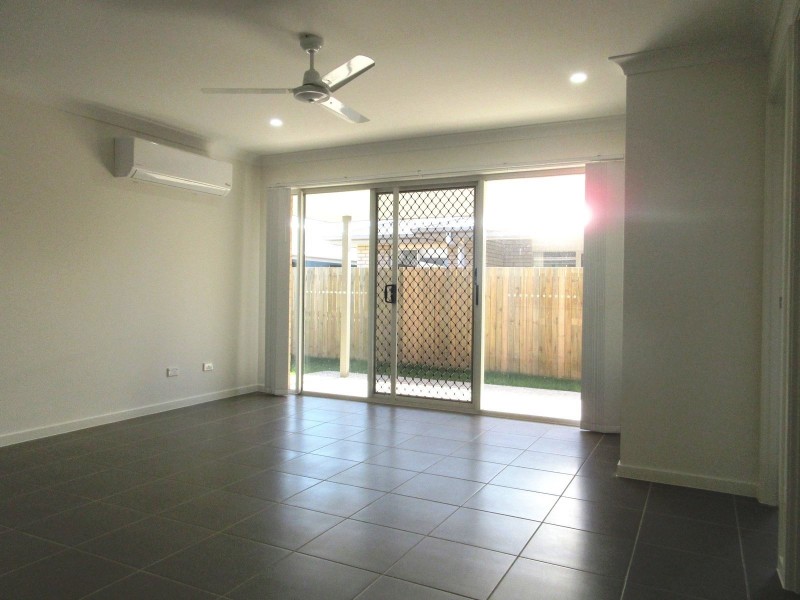 1/64 Milbrook Crescent, Pimpama QLD 4209