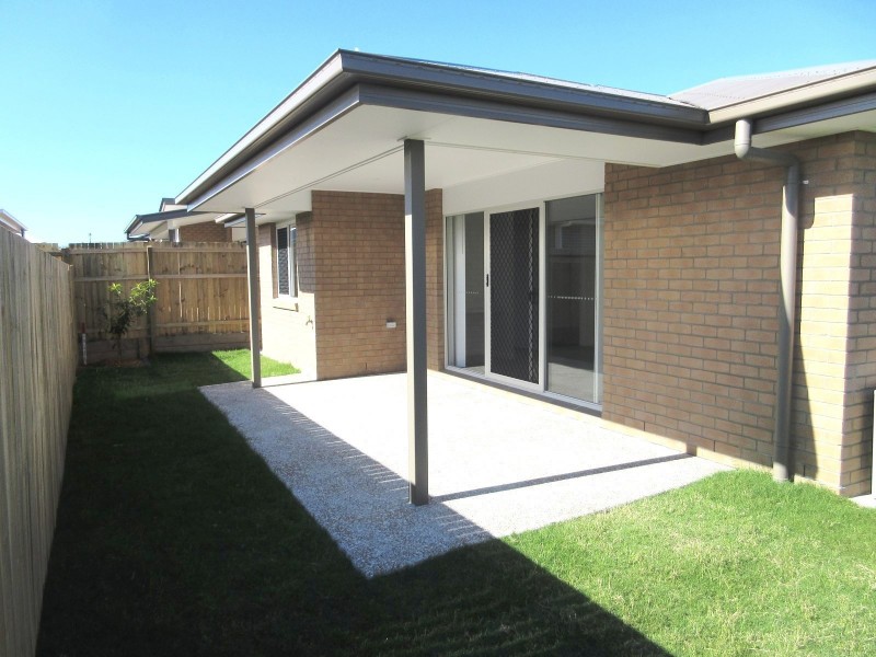 1/64 Milbrook Crescent, Pimpama QLD 4209