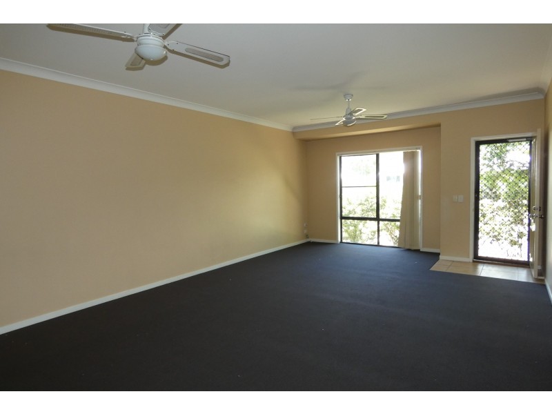 2/42 Goldcrest Drive, Upper Coomera QLD 4209