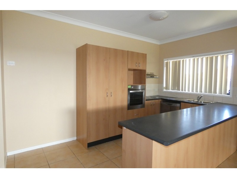 2/42 Goldcrest Drive, Upper Coomera QLD 4209