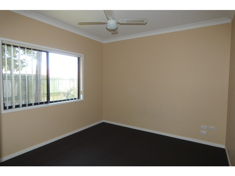 2/42 Goldcrest Drive, Upper Coomera QLD 4209