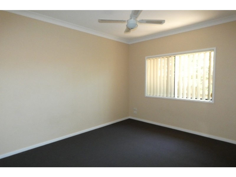 2/42 Goldcrest Drive, Upper Coomera QLD 4209