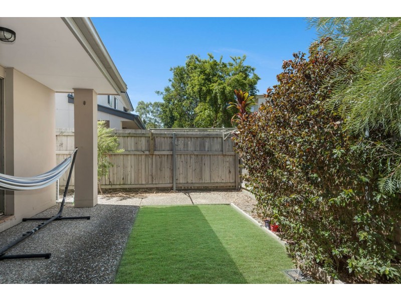 10/2 Weir Drive, Upper Coomera QLD 4209