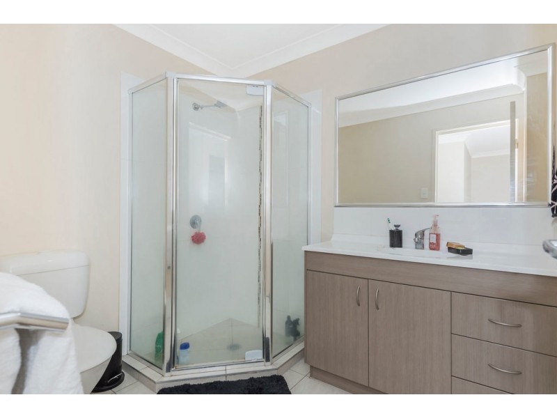 10/2 Weir Drive, Upper Coomera QLD 4209