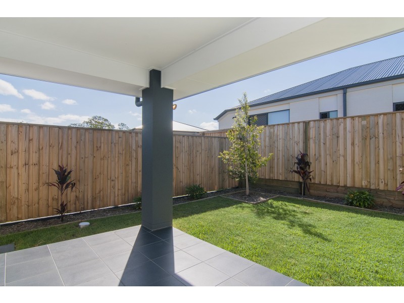 2/6 Pidgeon Street, Pimpama QLD 4209