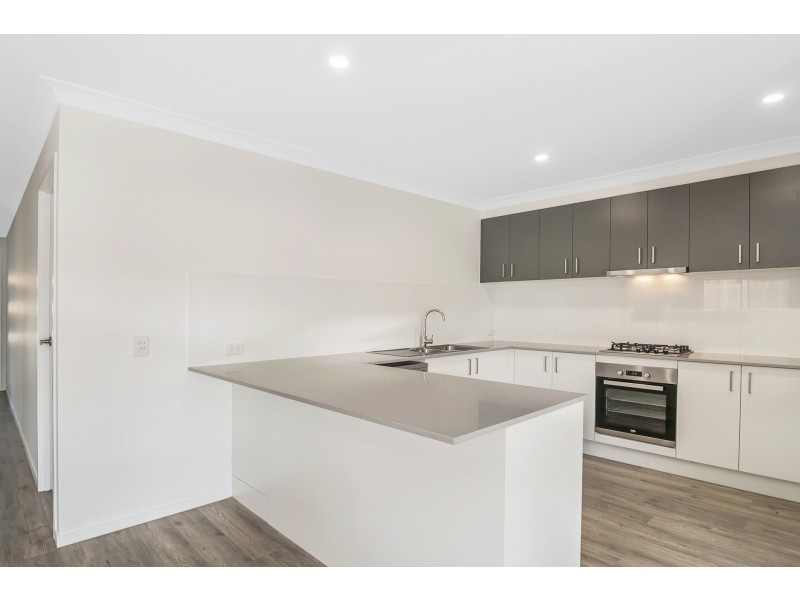 2/6 Pidgeon Street, Pimpama QLD 4209