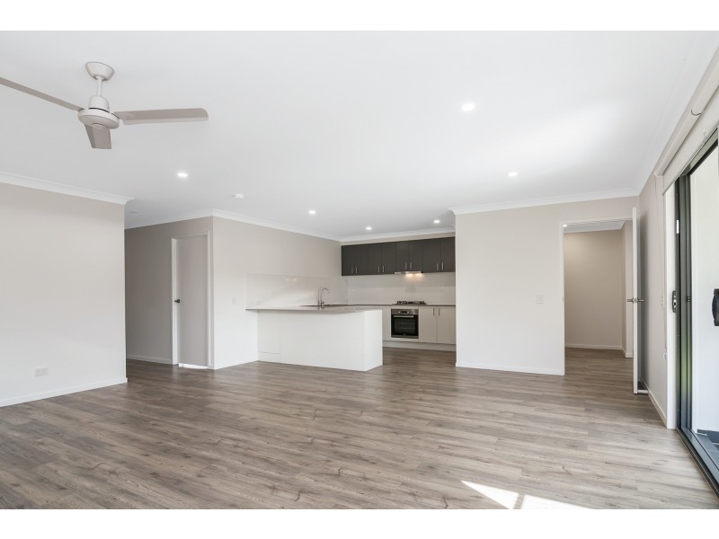 2/6 Pidgeon Street, Pimpama QLD 4209