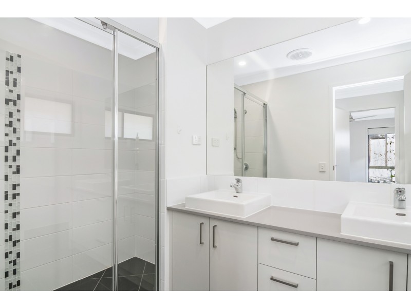 2/6 Pidgeon Street, Pimpama QLD 4209